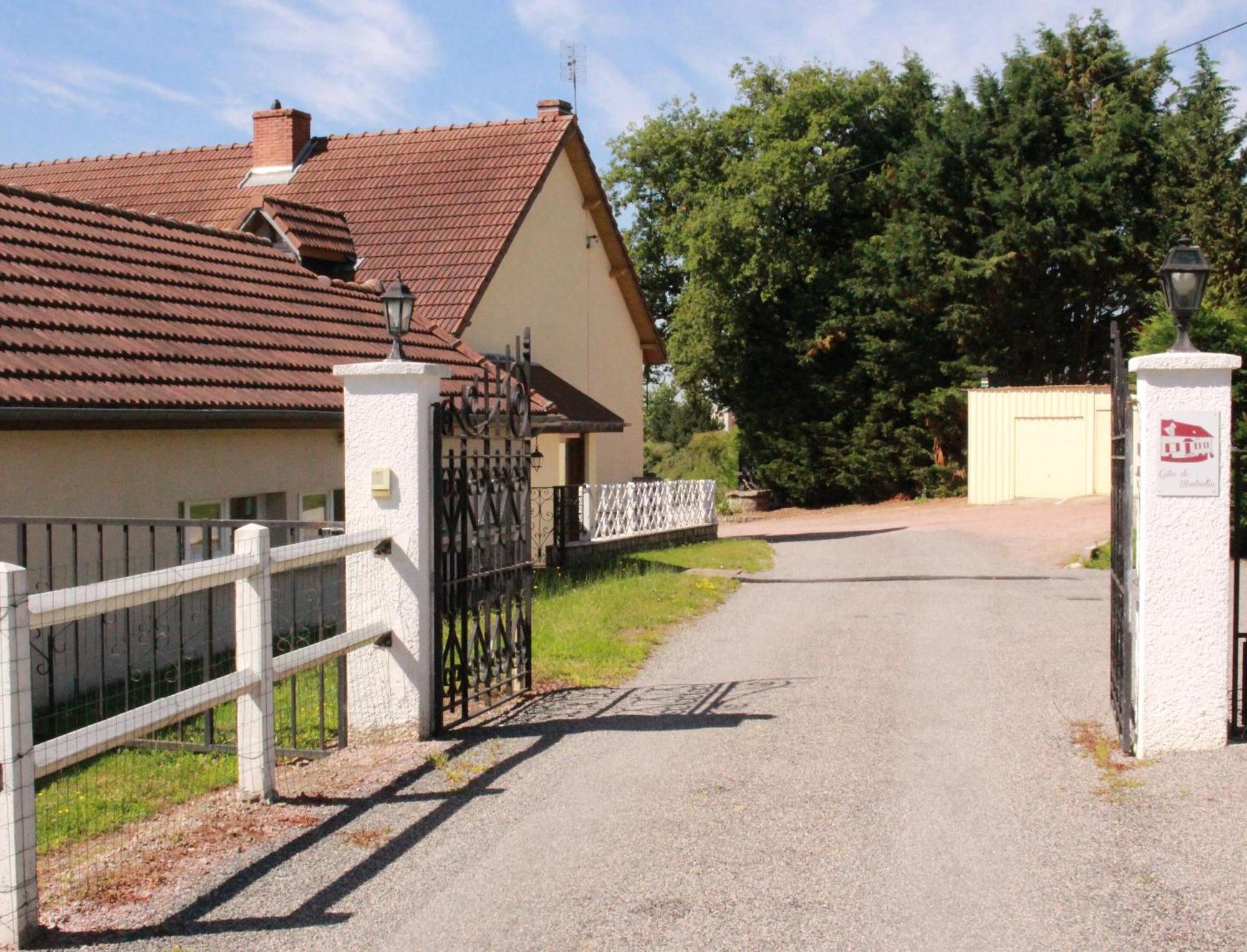 Gites De Montvaltin Le Breuil  Zewnętrze zdjęcie